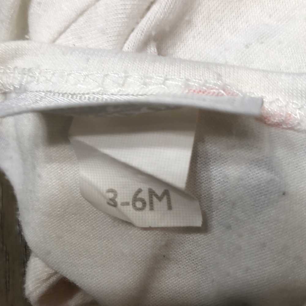 Super adorable 3-6 month bodysuit - Picture 4 of 4